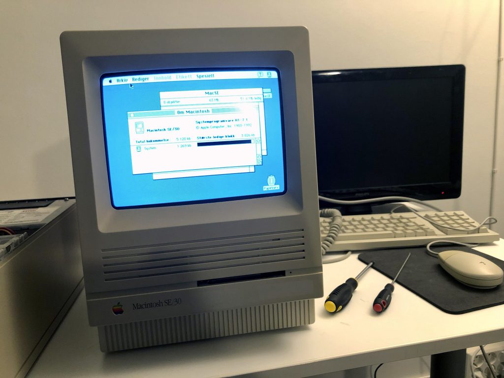 Macintosh SE/30 in my collection.