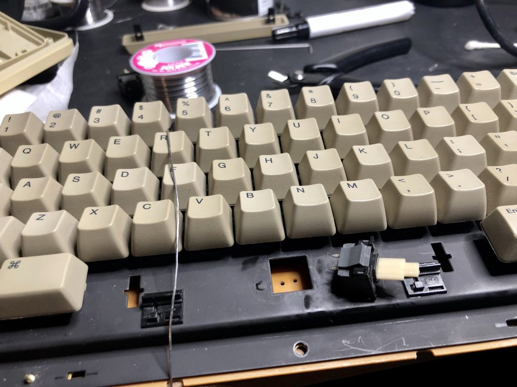Macintosh 512Ke - Keyboard repair